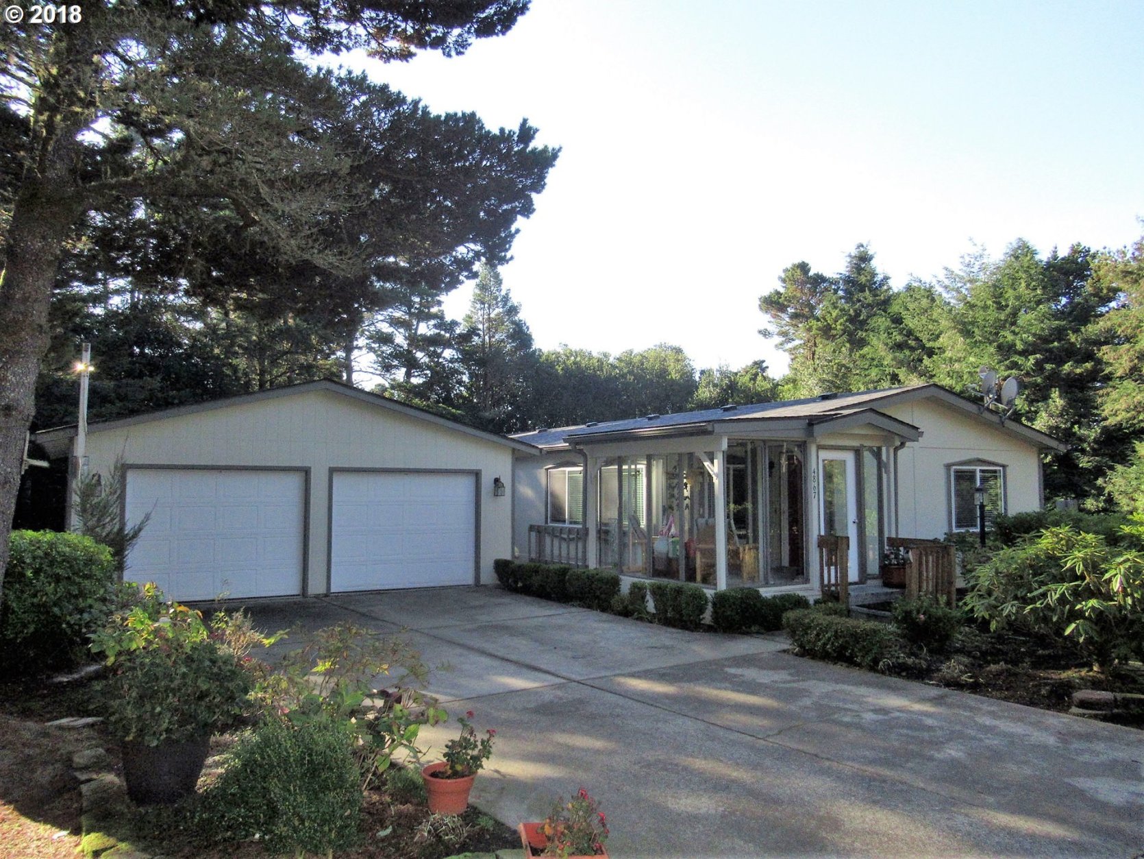 4867 Rhododendron Loop Florence, OR 97439 - Photo 2 of 32 Gallery Image 2