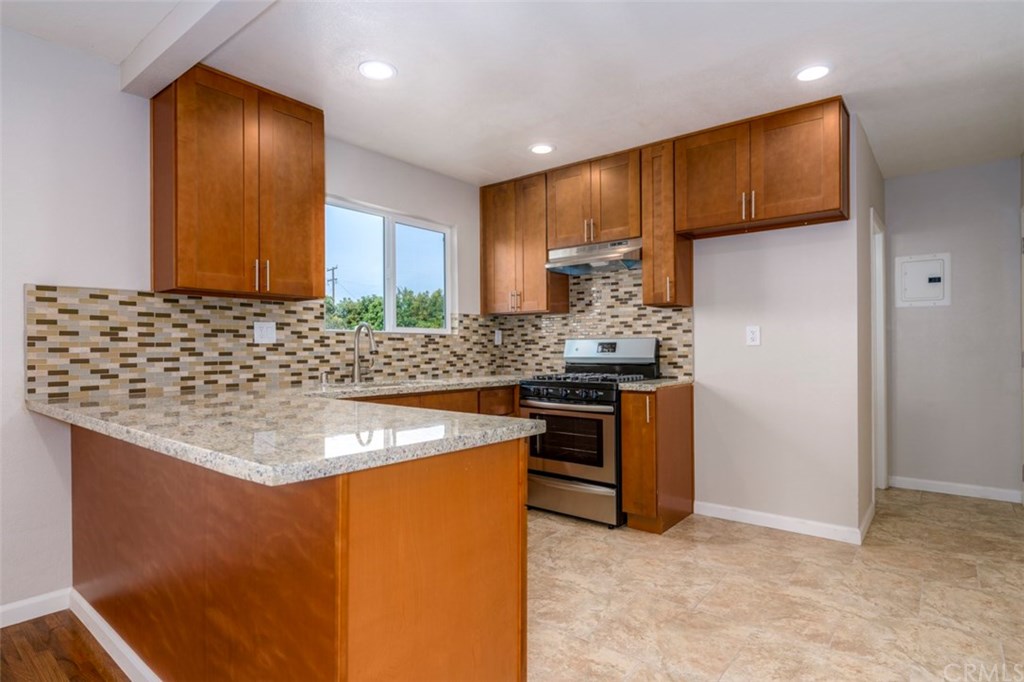 2412 Strong Avenue Commerce, CA 90040 - Photo 8 of 32