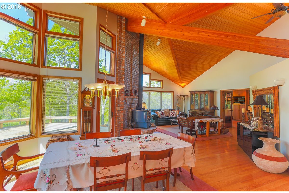 5525 Cherry Heights Road The Dalles, OR 97058 - Photo 7 of 29 Gallery Image 7
