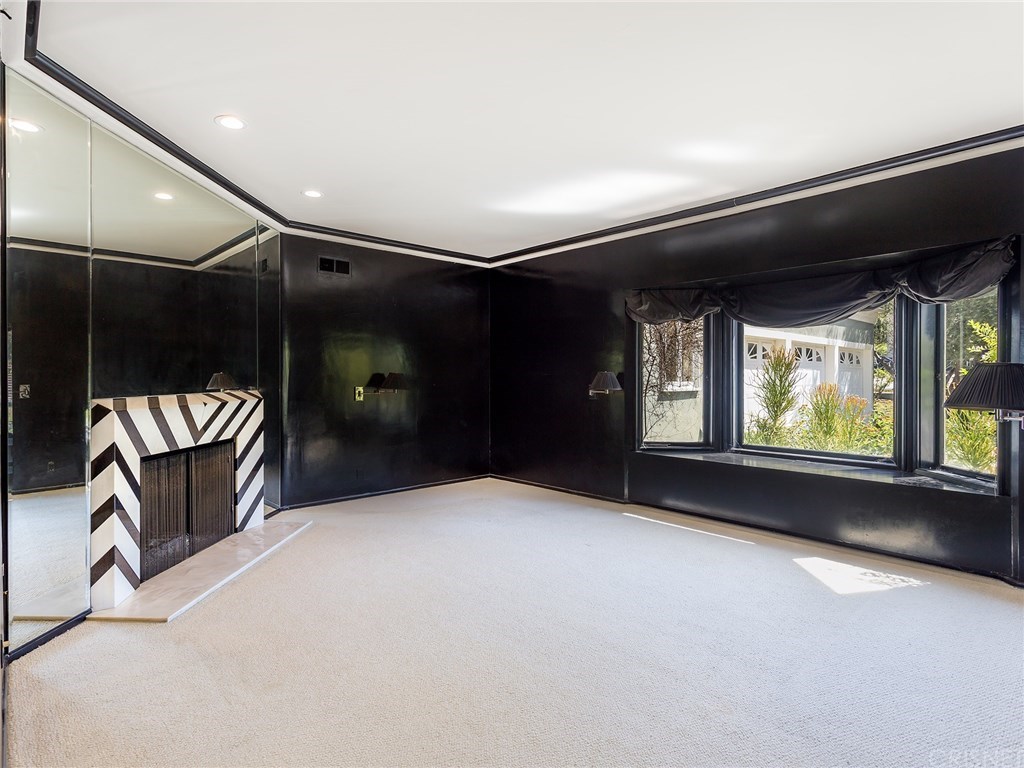 4151 Falling Leaf Drive Encino, CA 91316 - Photo 7 of 30 Living Room