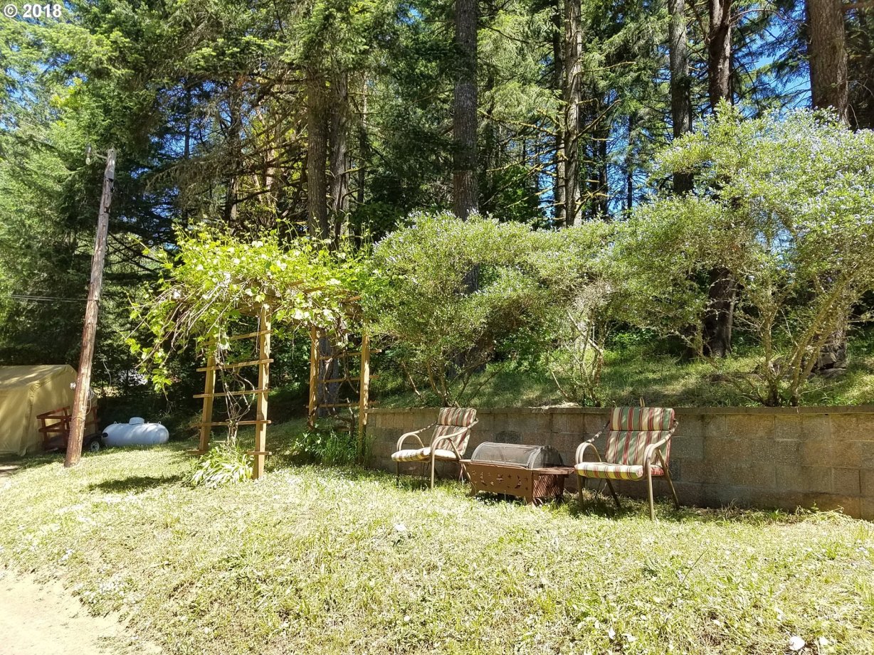 25125 Lawrence Road Junction City, OR 97448 - Photo 13 of 31 Gallery Image 13