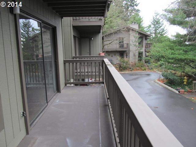 7734 Southwest Barnes Road, Unit F Portland, OR 97225 - Photo 6 of 16 Gallery Image 6