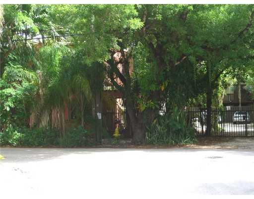 2107 Secoffee Street Miami, FL 33133 - Photo 5 of 6
