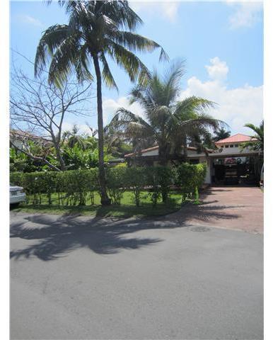 260 Hampton Lane Key Biscayne, FL 33149 - Photo 2 of 11