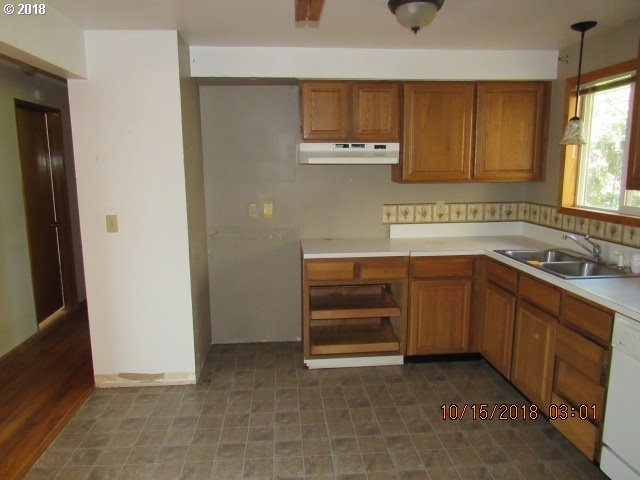 2190 Umpqua Road Woodburn, OR 97071 - Photo 7 of 23 Gallery Image 7