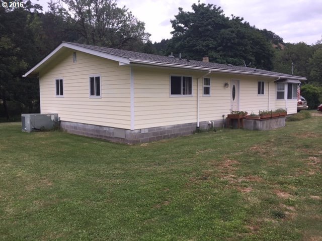 857 South Elk Creek Road Drain, OR 97435 - Photo 1 of 21 Gallery Image 1