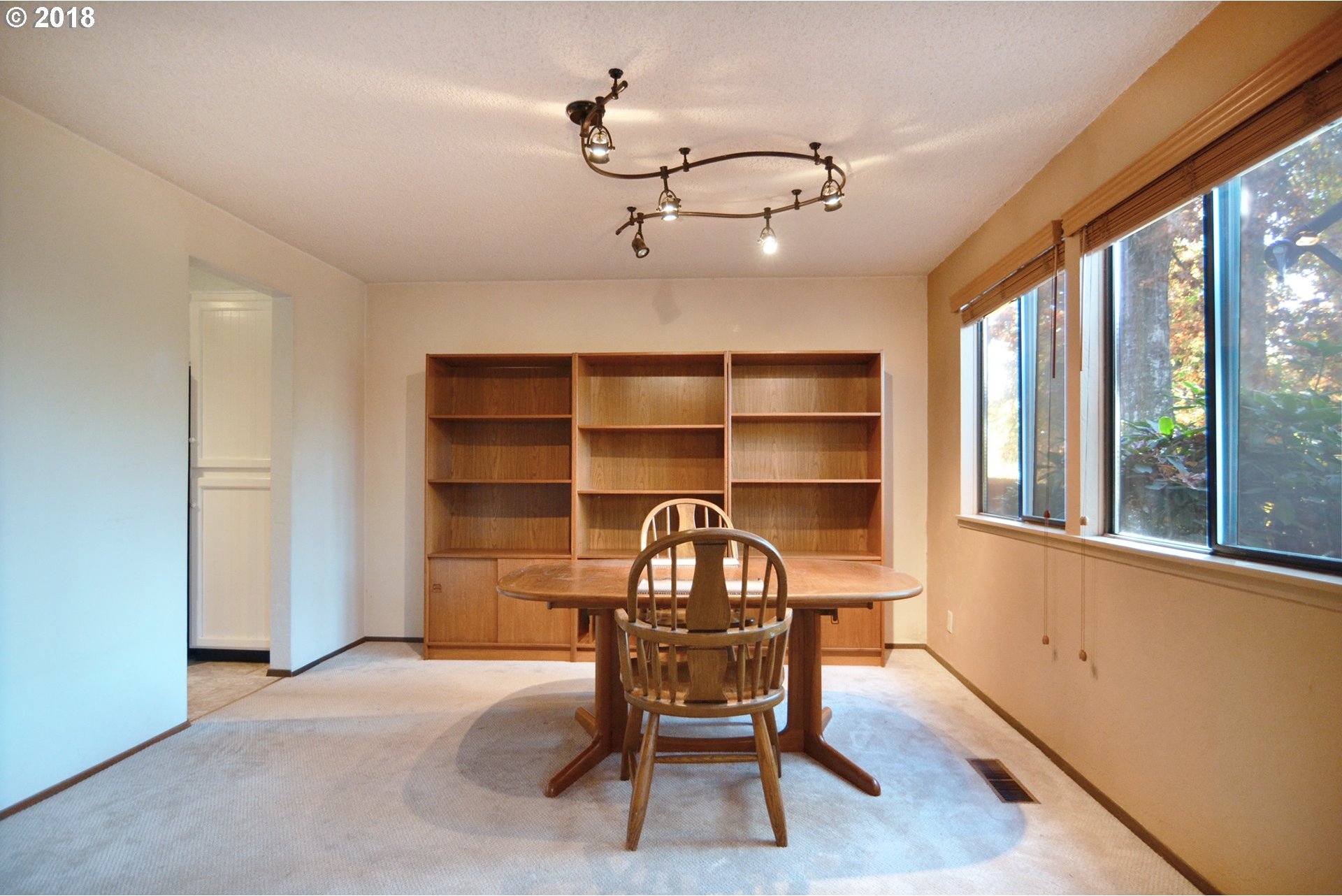 2266 Ridgeway Drive Eugene, OR 97401 - Photo 5 of 18 Gallery Image 5