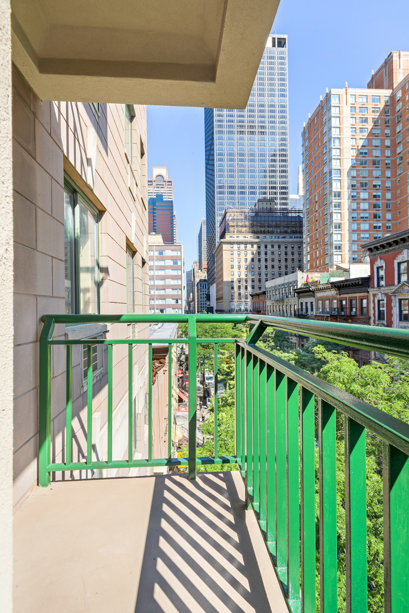 325 West 51st Street, Unit 5A Manhattan, NY 10019 - Photo 2 of 8