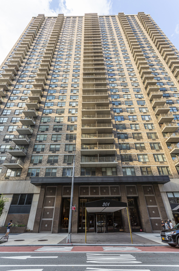 Continental Towers 301 E 79th St, Manhattan, NY 10075 - Photo 2 of 8