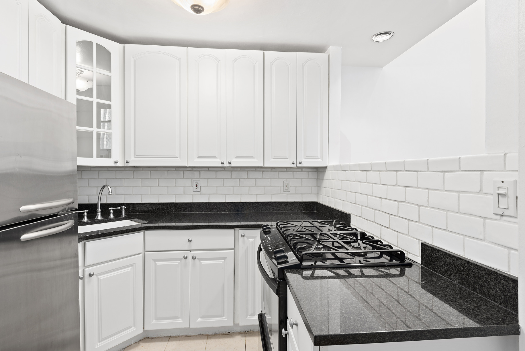 105 West 70th Street, Unit Undisclosed Manhattan, NY 10023 - Photo 4 of 6