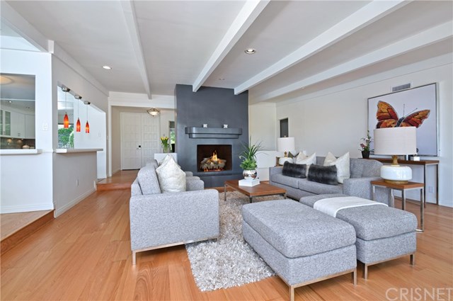 4406 Coronet Drive Encino, CA 91316 - Photo 4 of 44