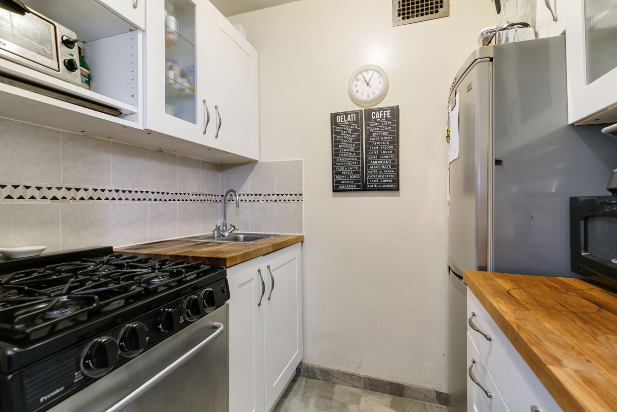 411 East 53rd Street, Unit 2J Manhattan, NY 10022 - Photo 3 of 4