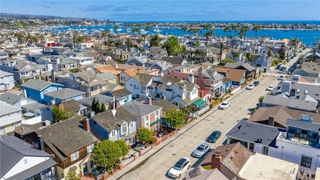 $2,500,000 | 218 Apolena Avenue, Newport Beach, CA 92662