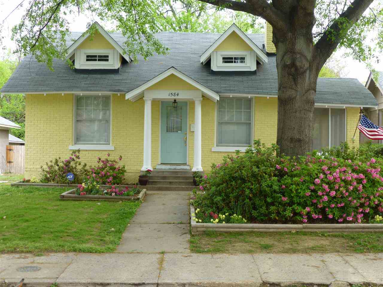 1584 Forrest Drive Memphis, TN 38112 - Photo 1 of 16