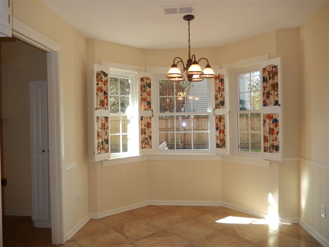 625 South Collierville Arlington Road Collierville, TN 38017 - Photo 9 of 19 Breakfast Room Overlooking Backyard