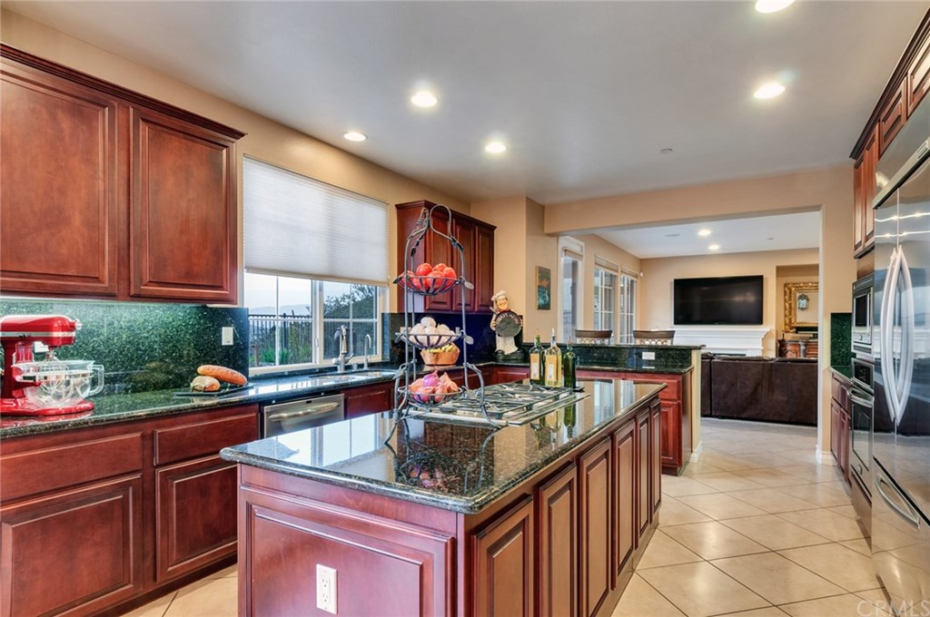 2106 Saltbush Circle Corona, CA 92882 - Photo 11 of 62