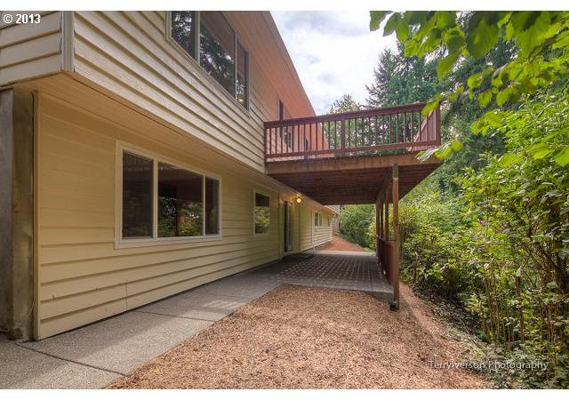 4933 Southwest 18th Place Portland, OR 97239 - Photo 16 of 16