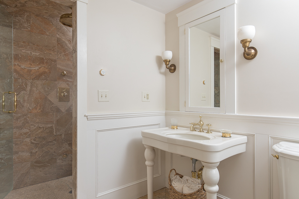 21 Cottage Street Hingham, MA 02043 - Photo 17 of 25