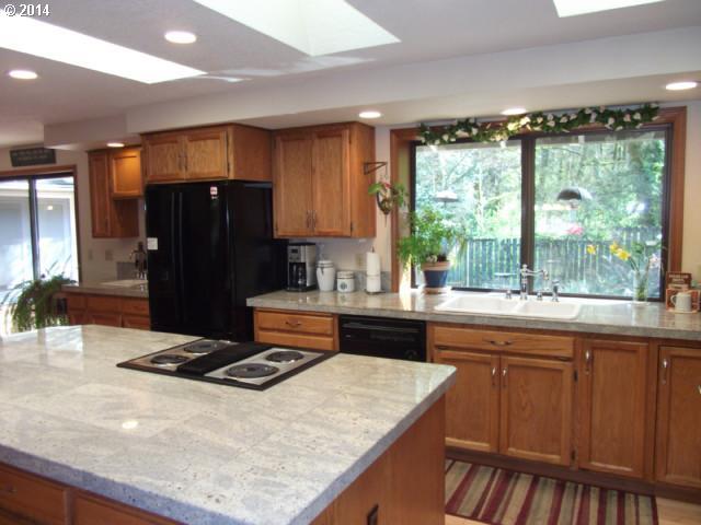 1804 Southwest Broadleaf Drive Portland, OR 97219 - Photo 14 of 16 Gallery Image 14