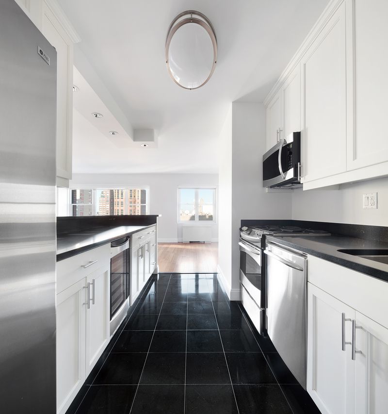 20 West 64th Street, Unit 21LM Manhattan, NY 10023 - Photo 2 of 6