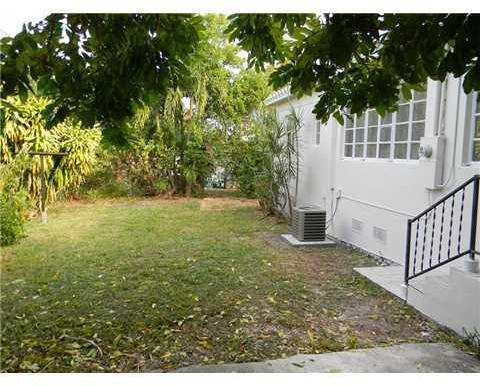 345 Northeast 111th Street Miami, FL 33161 - Photo 11 of 13