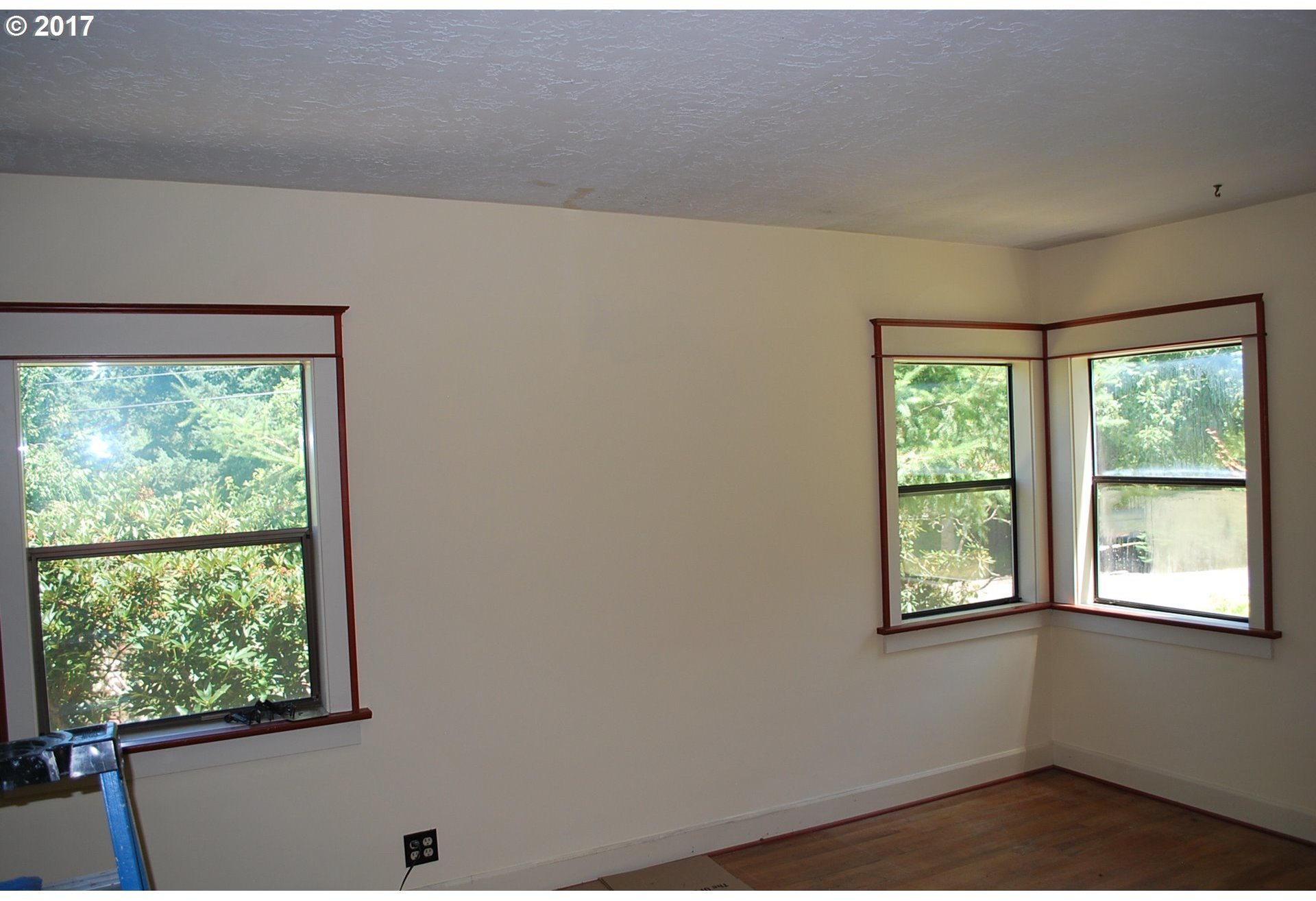 4902 Southwest Custer Street Portland, OR 97219 - Photo 6 of 24 Gallery Image 6