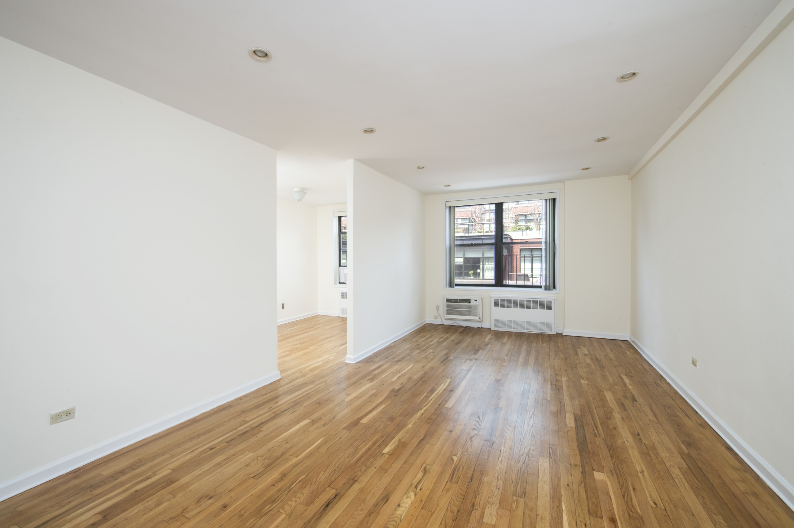 165 Christopher Street, Unit 5S Manhattan, NY 10014 - Photo 4 of 8