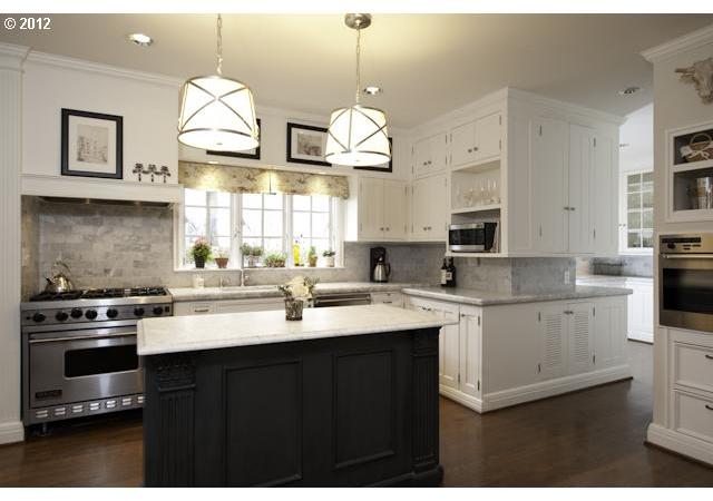 12526 Southwest Edgecliff Road Portland, OR 97219 - Photo 9 of 16 Gallery Image 9