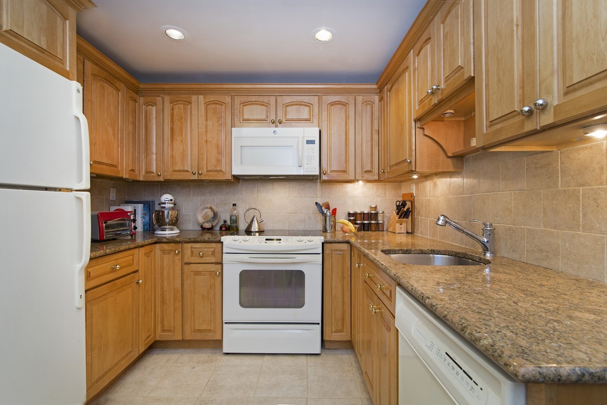 402 East 90th Street, Unit 5D Manhattan, NY 10128 - Photo 5 of 7