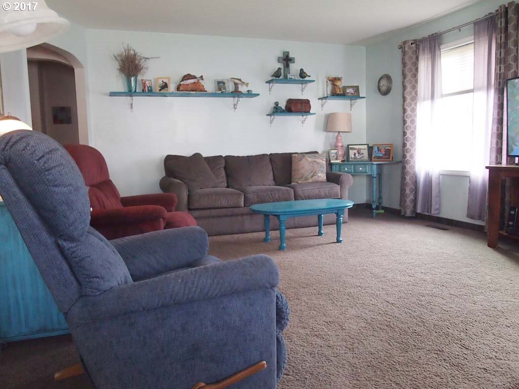 330 Williams Street Dufur, OR 97021 - Photo 6 of 23 Gallery Image 6