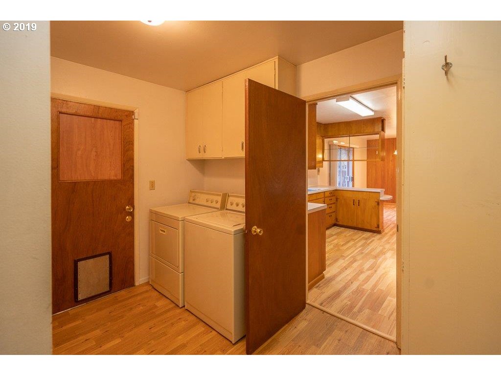 704 Page Road Winchester, OR 97495 - Photo 9 of 21 Gallery Image 9