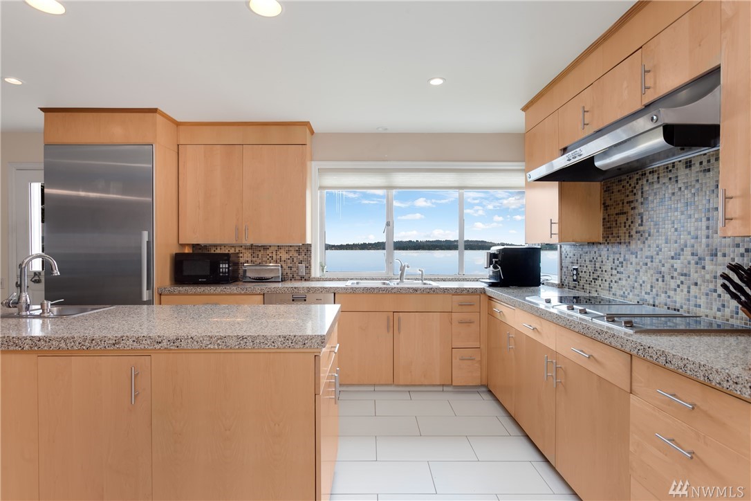 6503 Northeast Windermere Road Seattle, WA 98105 - Photo 5 of 18