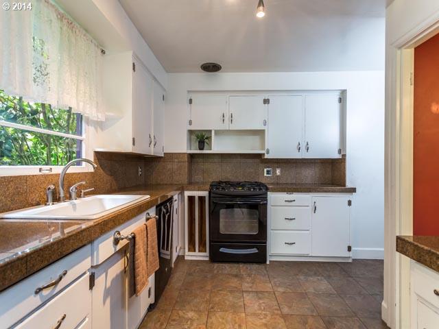 601 Southwest Chestnut Street Portland, OR 97219 - Photo 13 of 16 Gallery Image 13