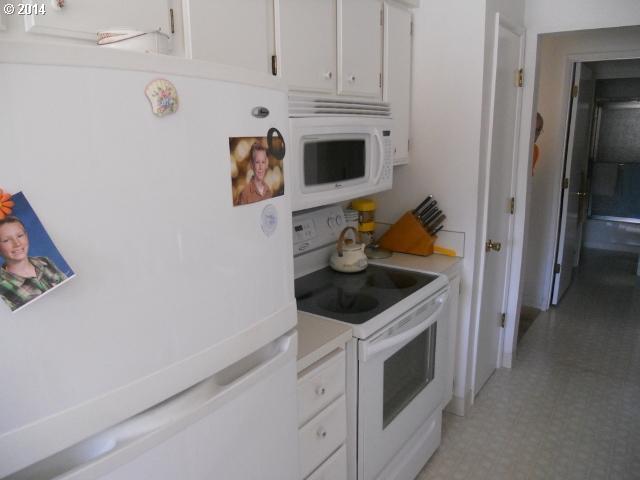 950 Evergreen Road, Unit 129 Woodburn, OR 97071 - Photo 4 of 8 Gallery Image 4