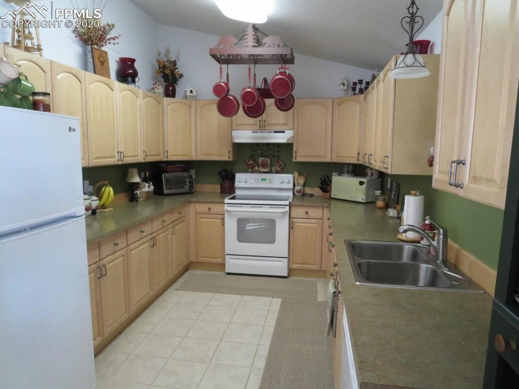 224 Empire Road Florissant, CO 80816 - Photo 10 of 25