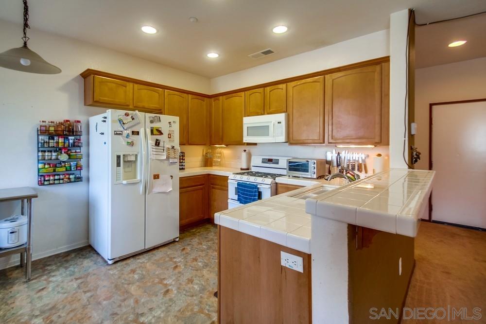 293 Reef Point Way, Unit 4 Oceanside, CA 92058 - Photo 10 of 25 Gallery Image 10