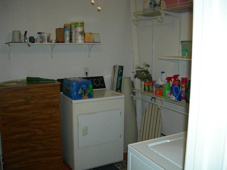 2848 Summit Circle Bakersfield, CA 93306 - Photo 15 of 15 Laundry Room