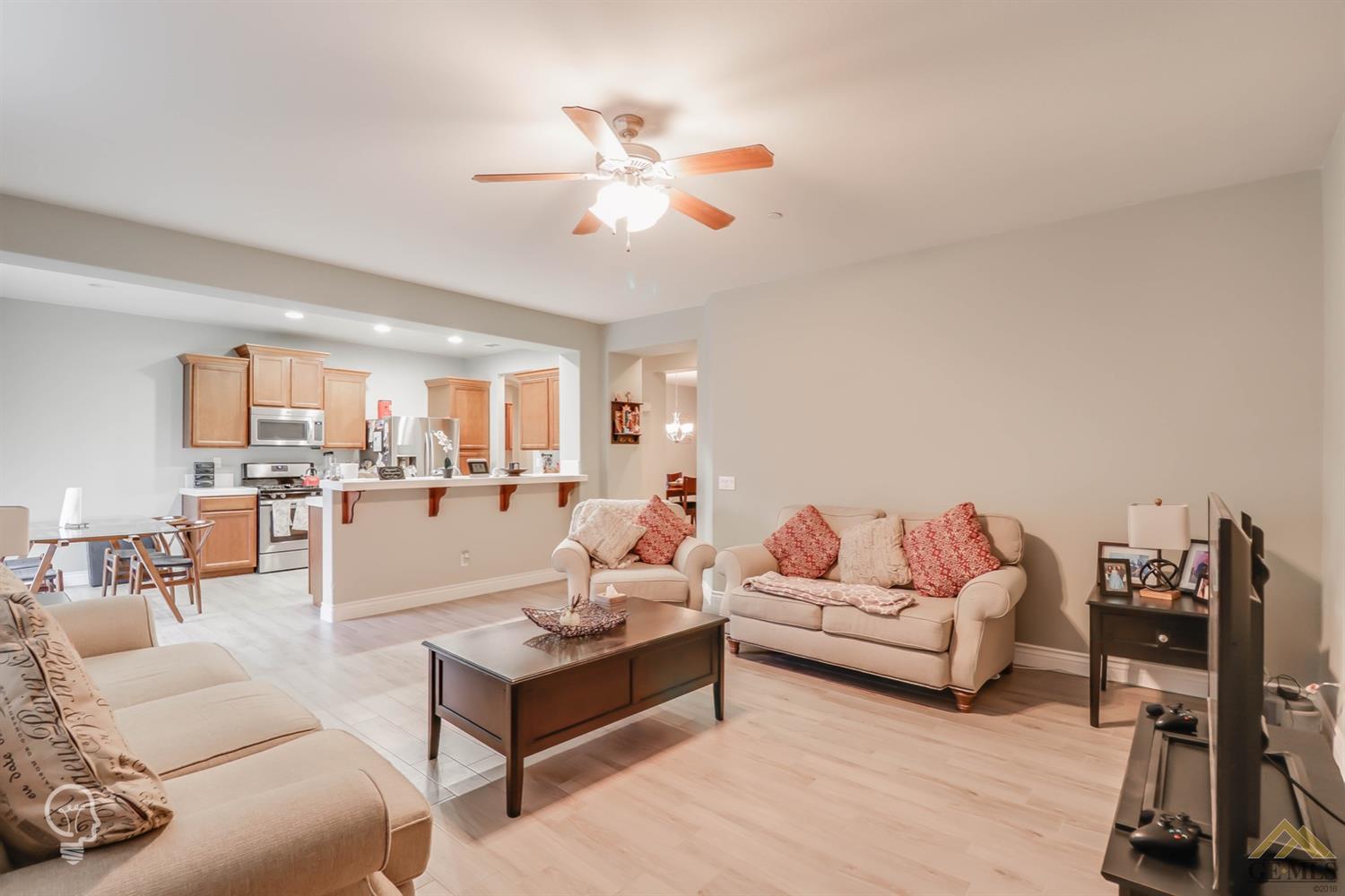 10815 Mountainside Drive Bakersfield, CA 93306 - Photo 10 of 35