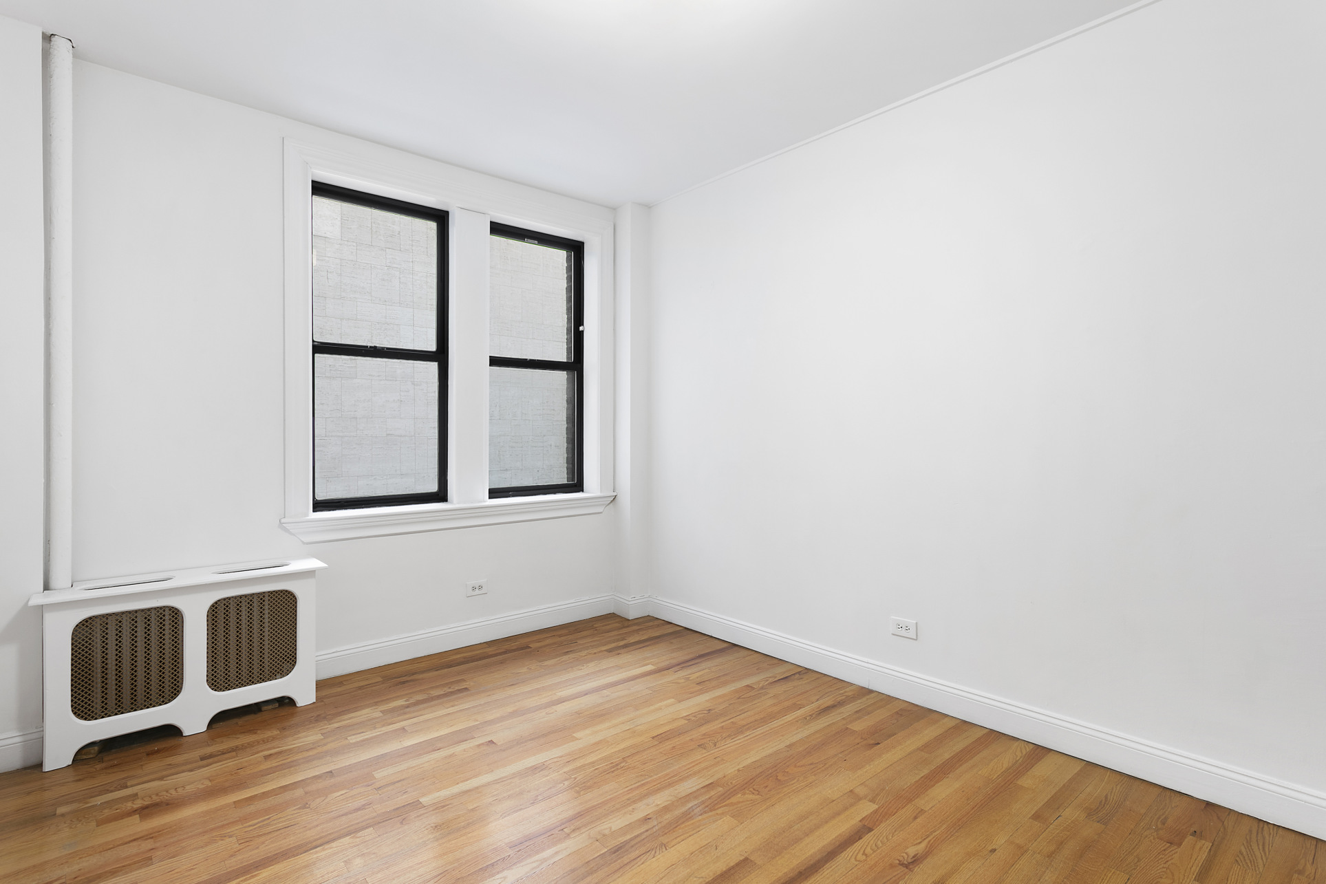245 West 51st Street, Unit Undisclosed Manhattan, NY 10019 - Photo 5 of 13