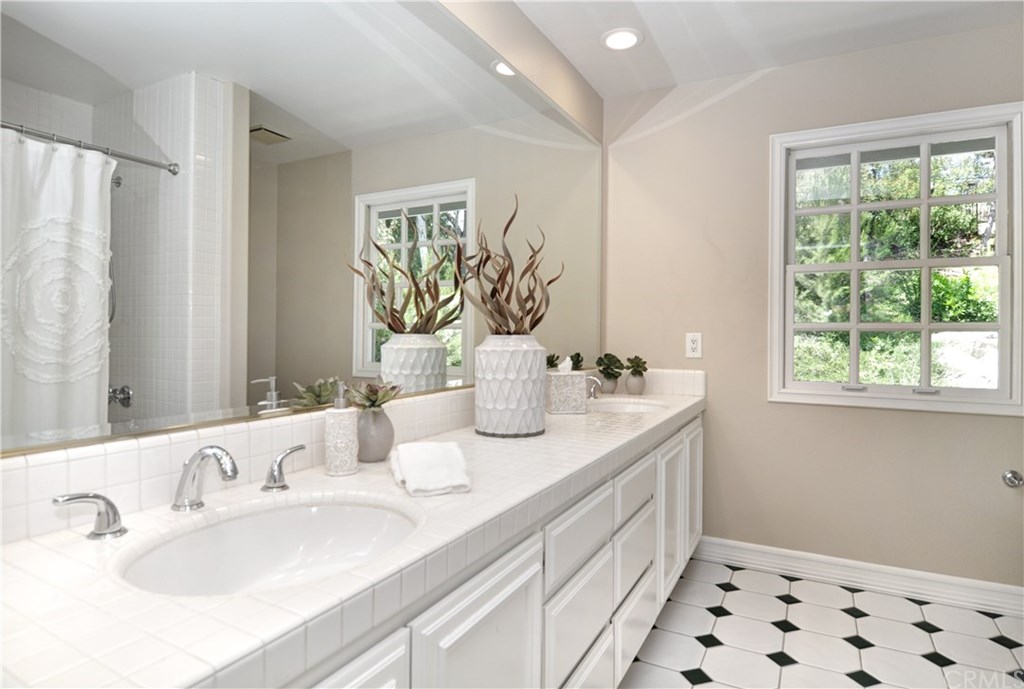 7 Estates Drive Villa Park, CA 92861 - Photo 24 of 46 Fresh and bright full size bath that is shared between bedroom 3 and 4.