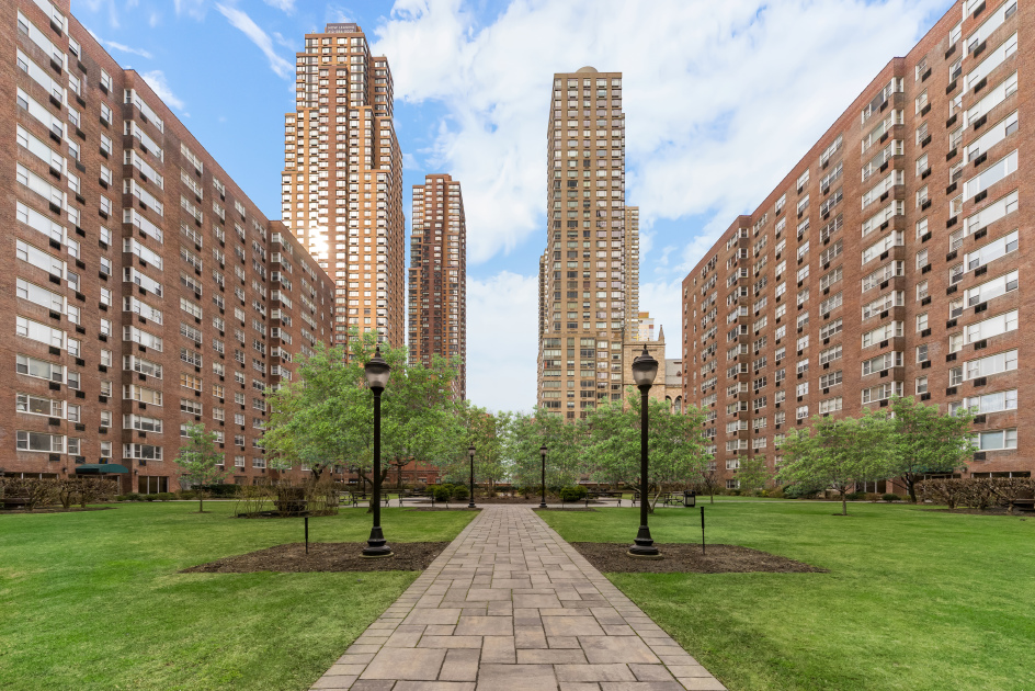 30 West 60th Street, Unit 15JK Manhattan, NY 10023 - Photo 7 of 9