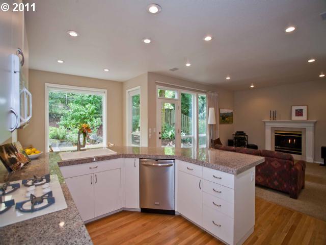 3132 Southwest Luradel Street Portland, OR 97219 - Photo 6 of 16 Gallery Image 6