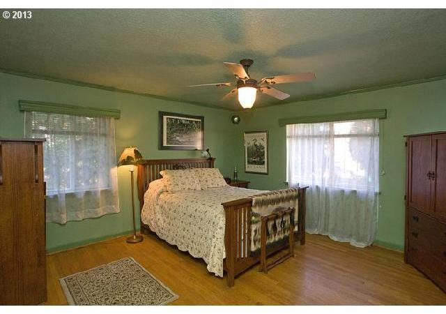 345 Southwest Troy Street Portland, OR 97219 - Photo 9 of 15 Gallery Image 9