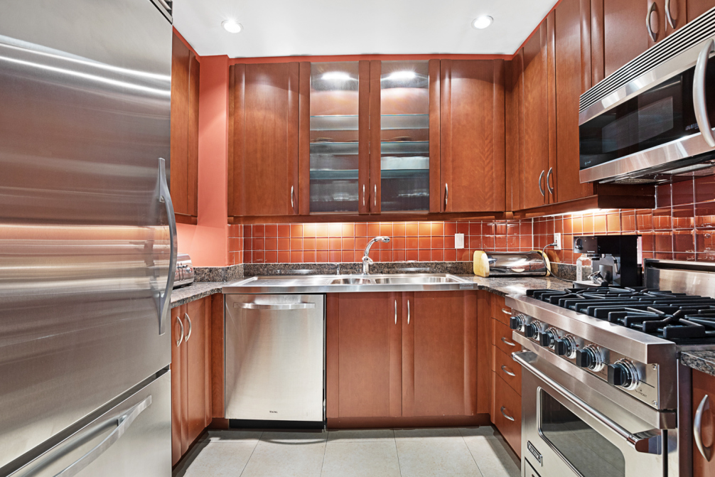 181 East 90th Street, Unit 6A Manhattan, NY 10128 - Photo 3 of 7