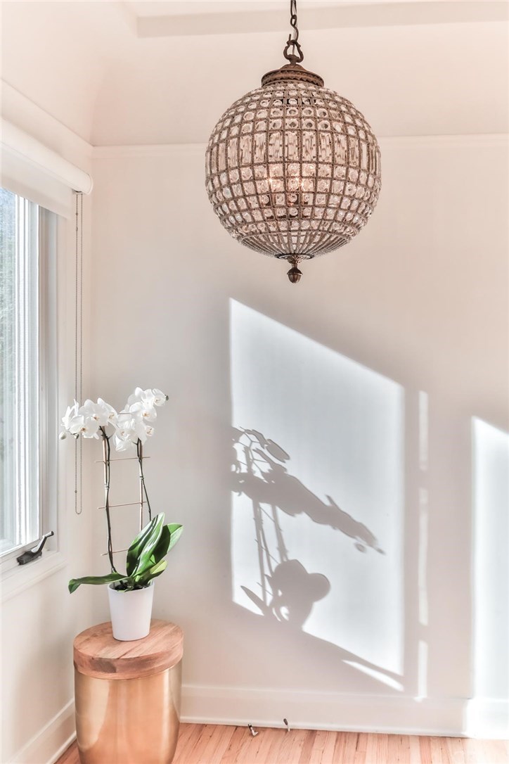 925 15th Place Hermosa Beach, CA 90254 - Photo 4 of 24 Natural Light & Shadows in Living Room