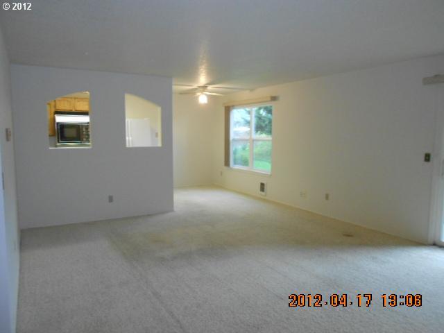 9772 Southwest Tualatin Road, Unit 104 Tualatin, OR 97062 - Photo 7 of 14