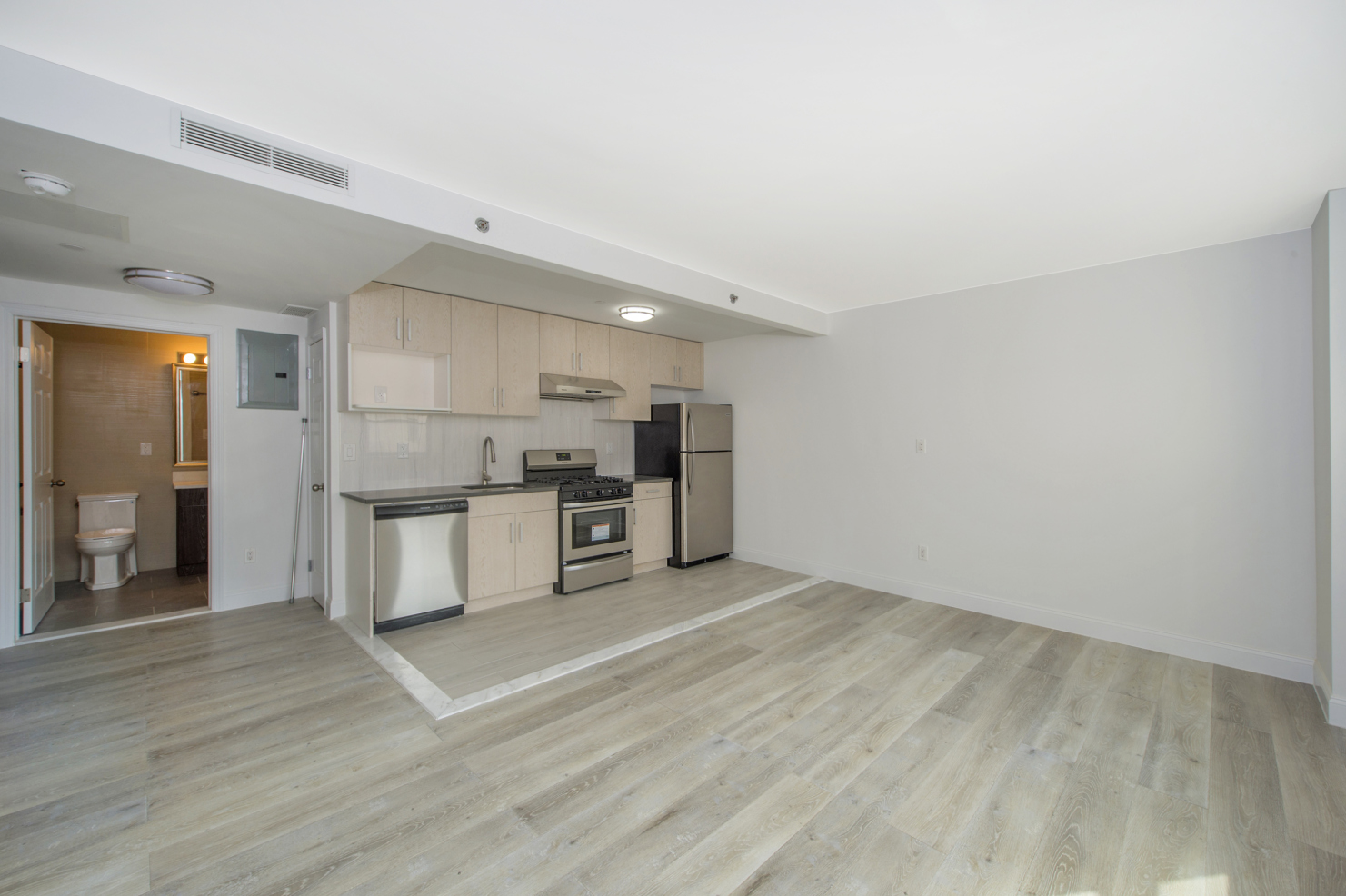 62-41 Forest Avenue, Unit 2B Queens, NY 11385 - Photo 4 of 5