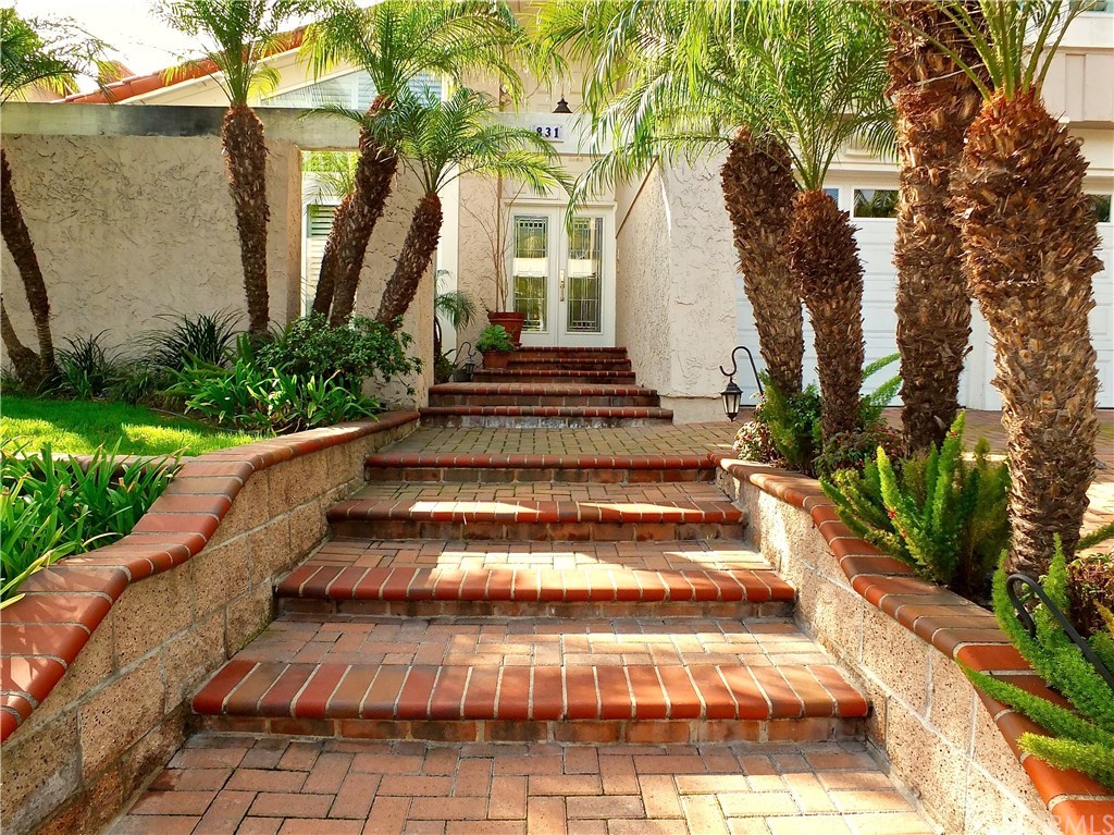 831 Hillside Drive Long Beach, CA 90815 - Photo 2 of 51