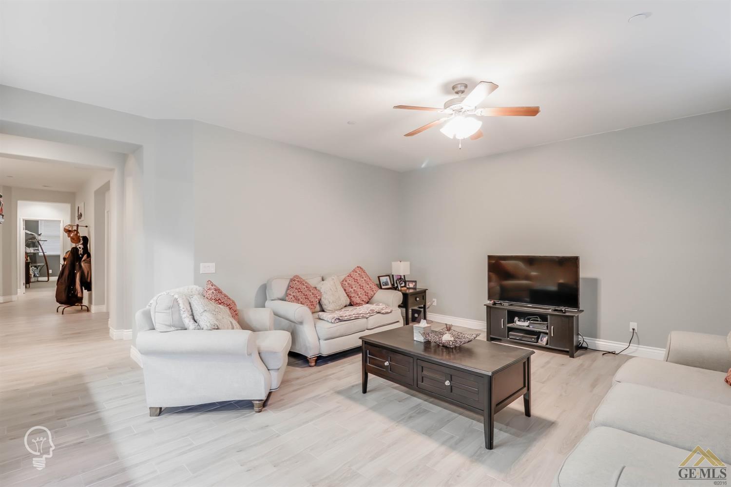 10815 Mountainside Drive Bakersfield, CA 93306 - Photo 9 of 35