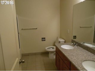1675 Southeast River Road Hillsboro, OR 97123 - Photo 5 of 8 Gallery Image 5